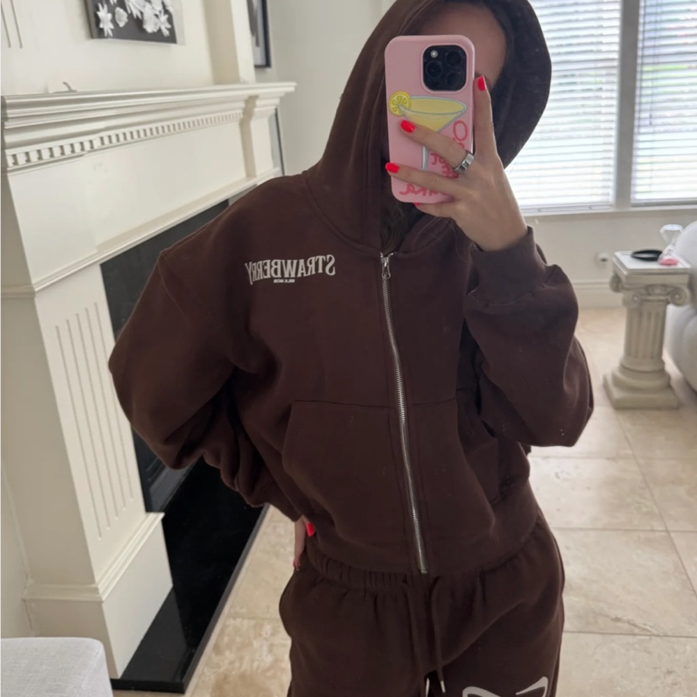 Strawberry Milk Mob - Brown Sweat Set - Picture 2 of 7